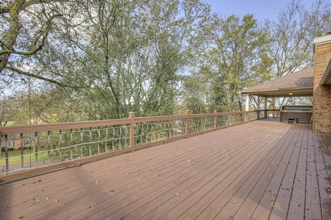 Building Photo - 204 Hogan Ln