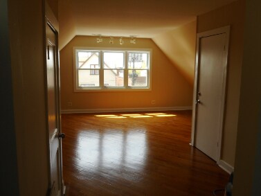 Building Photo - 3012 W Belmont Ave
