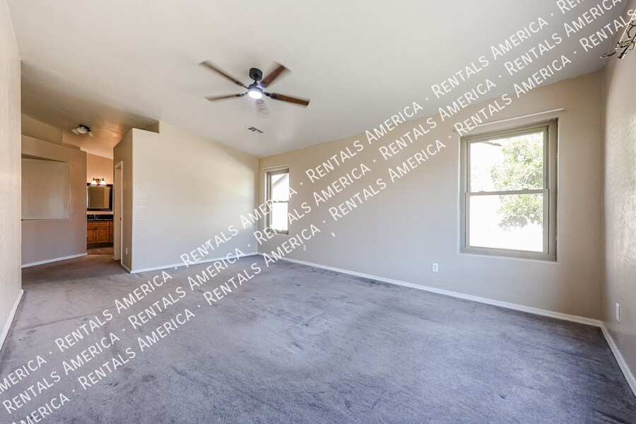 Building Photo - 9714 W Heber Rd