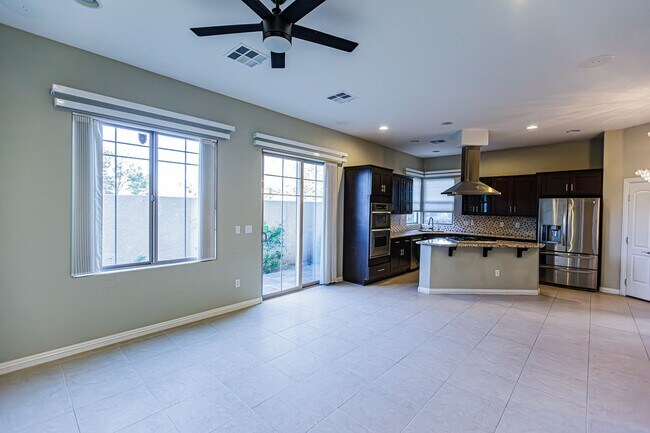 Building Photo - Queensridge Home
