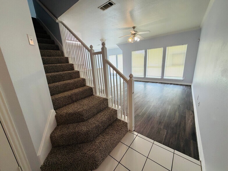 Building Photo - 5728 Blackmon Ct