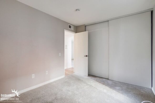 Building Photo - Stylish 2Bdm 1Ba Condo in the Waterbridge ...