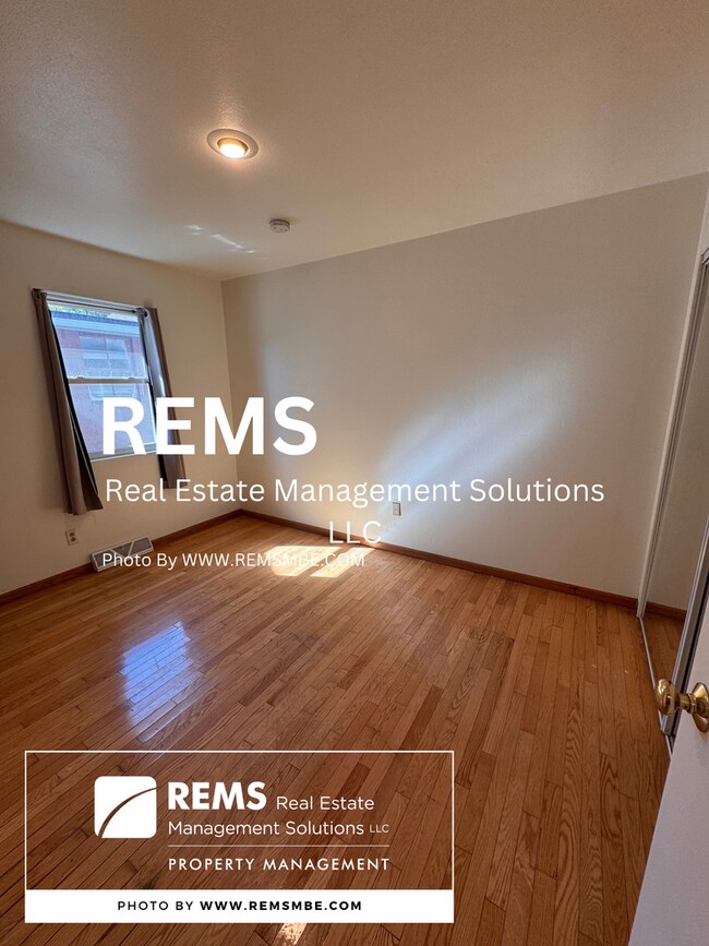 Building Photo - 500 7th St