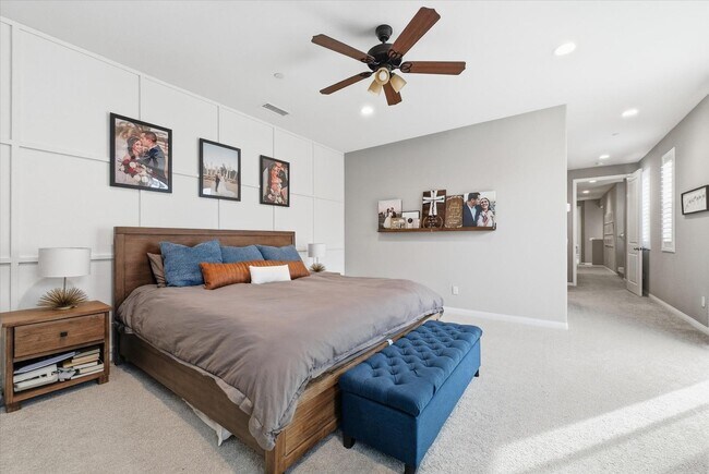 Building Photo - 155 Spectacle