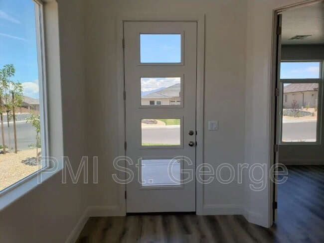 Building Photo - 3226 E 2390 S