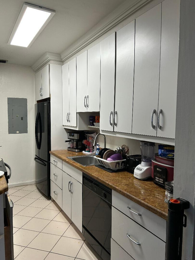 Building Photo - 1960 NE 173rd St