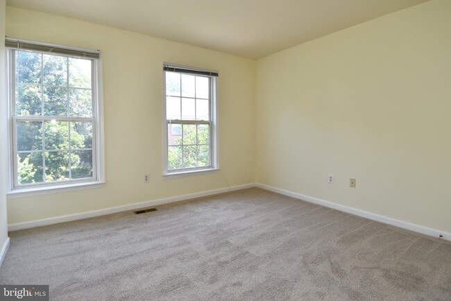 Building Photo - 8784 Lincoln St