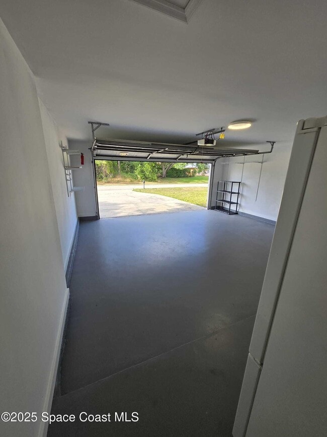 Building Photo - 400 Koutnik Rd SE