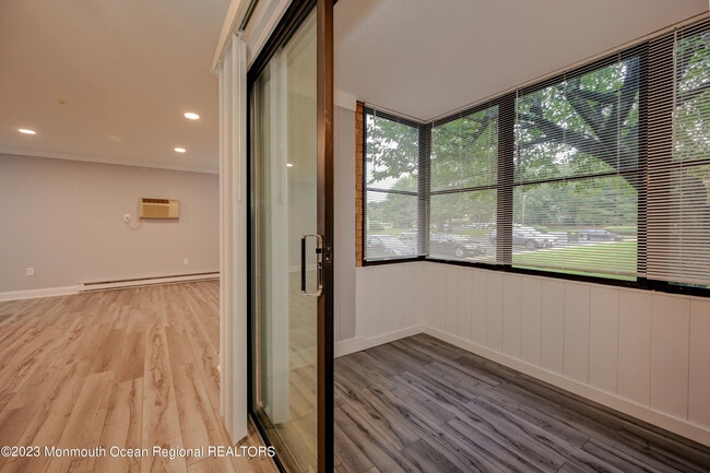 Building Photo - 58 Amberly Dr