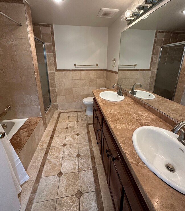 Building Photo - 137 S Palm Dr