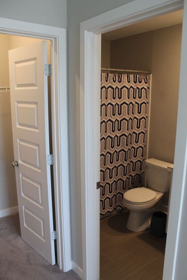 Building Photo - Spacious 5 BR Home in Avon Schools!