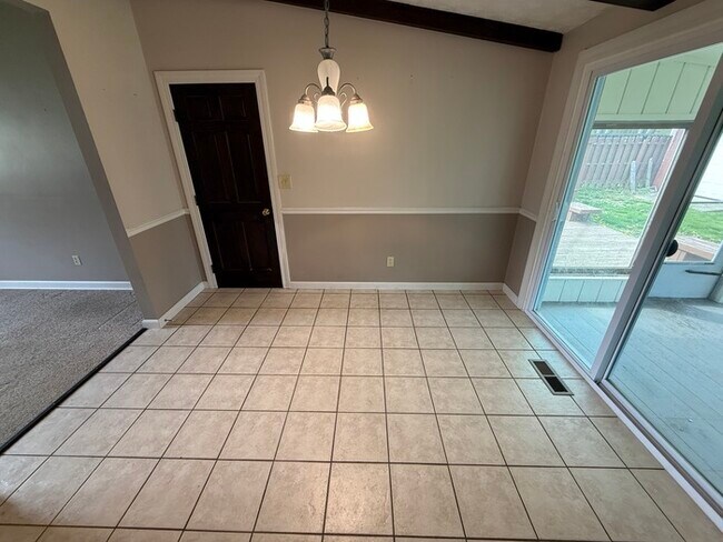 Building Photo - Stunning 3 beds 1.5 baths in Mineral Ridge