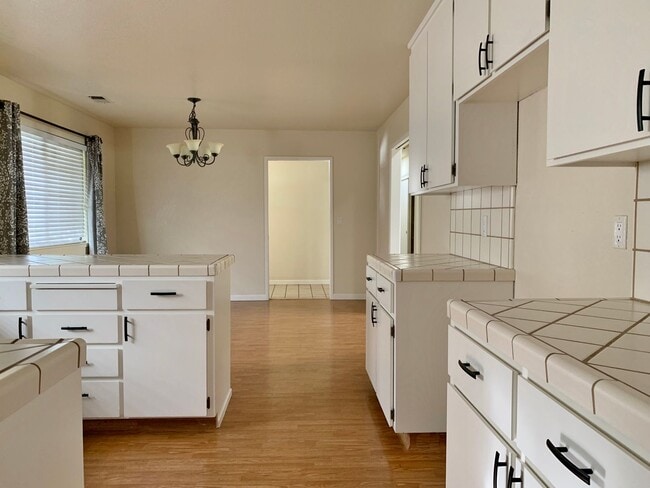 Building Photo - Single Story Home in Hollister
