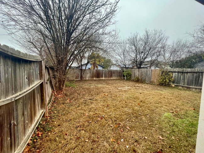 Building Photo - Ardash-9827 &amp; 9825