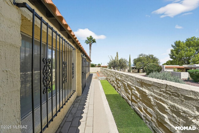 Building Photo - 768 W Calle Del Ensalmo