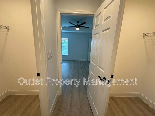 Building Photo - 790 W Gaucho Cir
