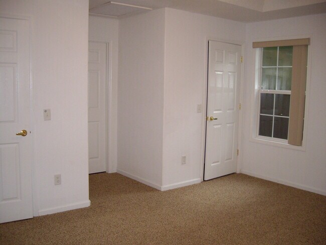 Building Photo - Beautiful 3 Bedroom, 2 Bathroom Home in Un...