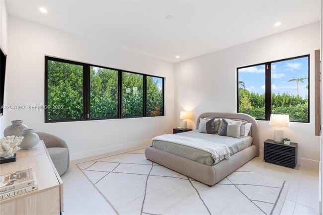 Building Photo - 14930 SW 16 Ct