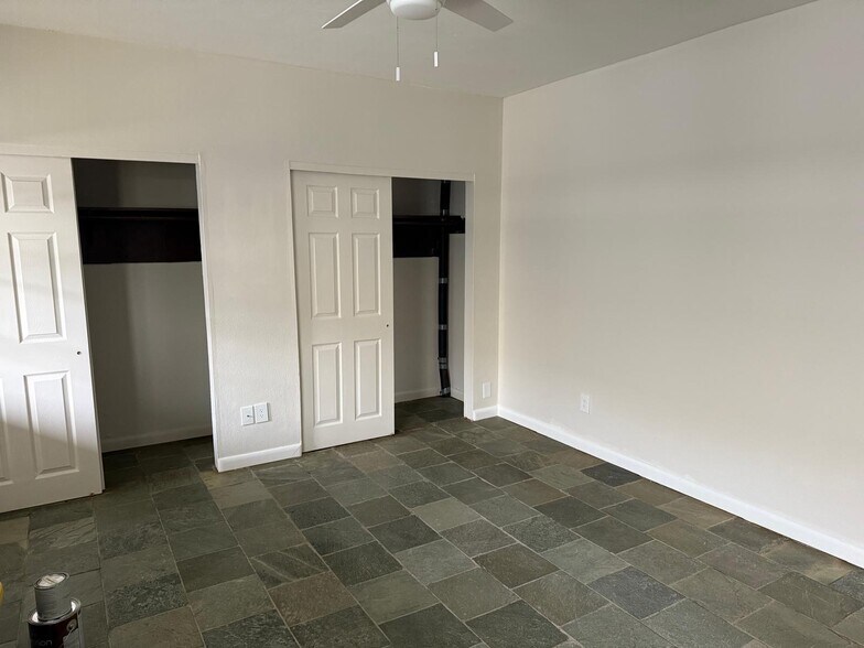 Building Photo - 94 Cowesett Ave