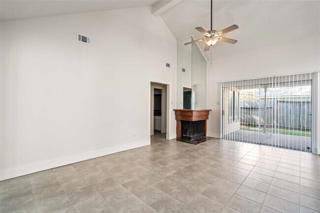 Building Photo - 16054 Hidden Acres Dr