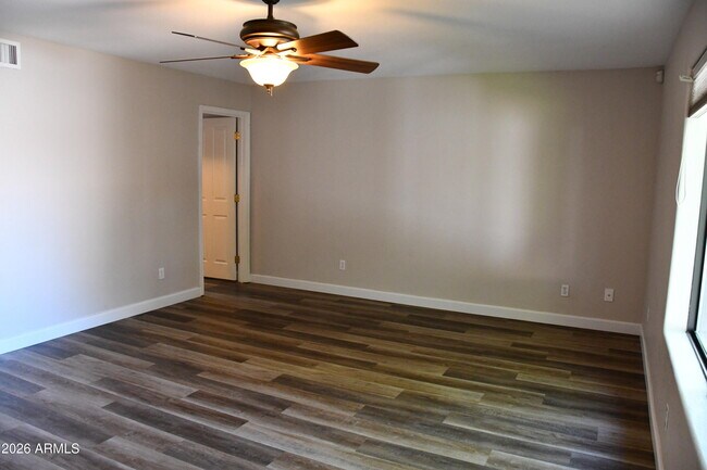 Building Photo - 1346 W 13th St