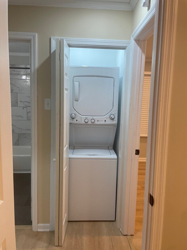 Building Photo - 1312 13th Ave SW