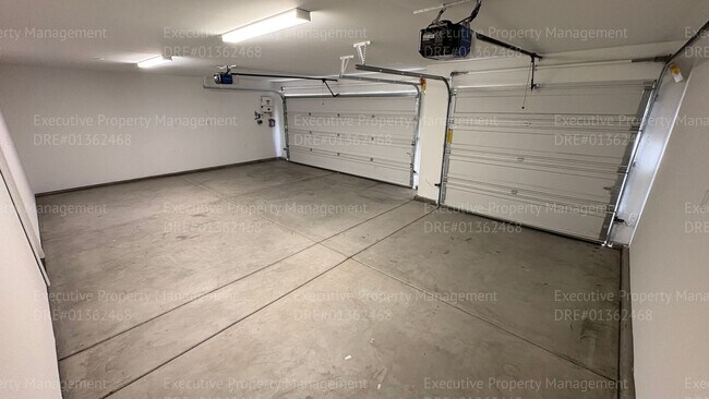 Building Photo - 5 bedroom, 2 bathroom, 3 car garage located near Taft Hwy/ Chevalier Rd