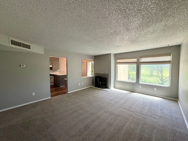 Building Photo - Meadow Springs Golf Course Views! 2 bed, 2 ba with Balcony!