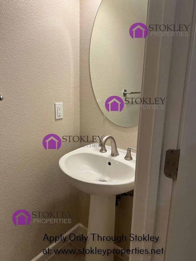 Building Photo - 1019 Sycamore Ln