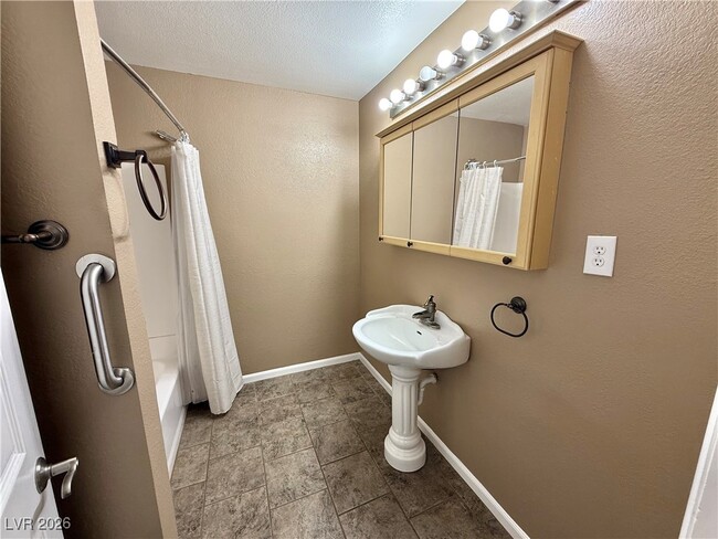 Building Photo - 6236 W Elmira Dr