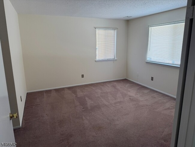 Building Photo - 172 Drake Ln