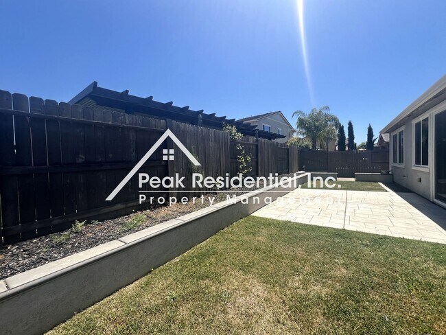 Building Photo - Spacious 4bd/3ba Elk Grove Home!