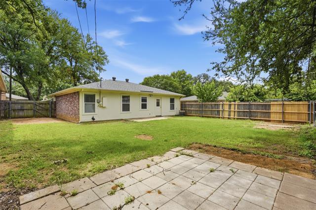 Building Photo - 1122 Hidden Creek Dr