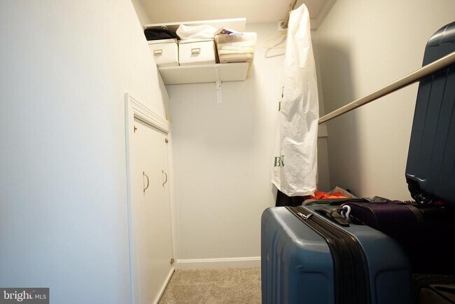 Building Photo - 322 Sugarland Run Dr