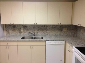 Building Photo - 6542 Via Regina