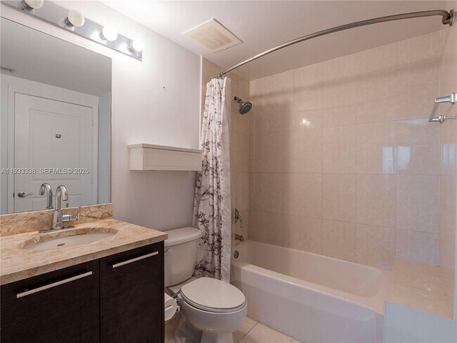 Building Photo - 480 NE 30th St