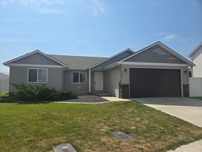 Building Photo - Charming 3-Bedroom Home in Post Falls