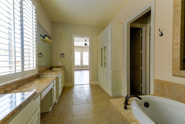 Building Photo - 25411 Springwood Lake Dr