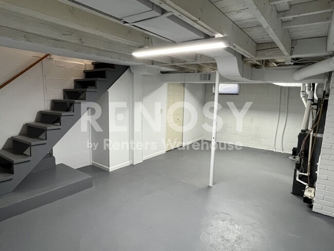 Building Photo - 4BD/2BA in Newport Available Now!