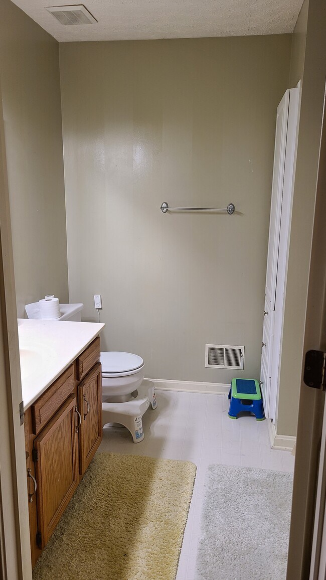 Building Photo - 406 Old Towne Rd