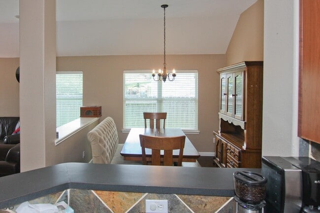 Building Photo - 511 Plantain Ln