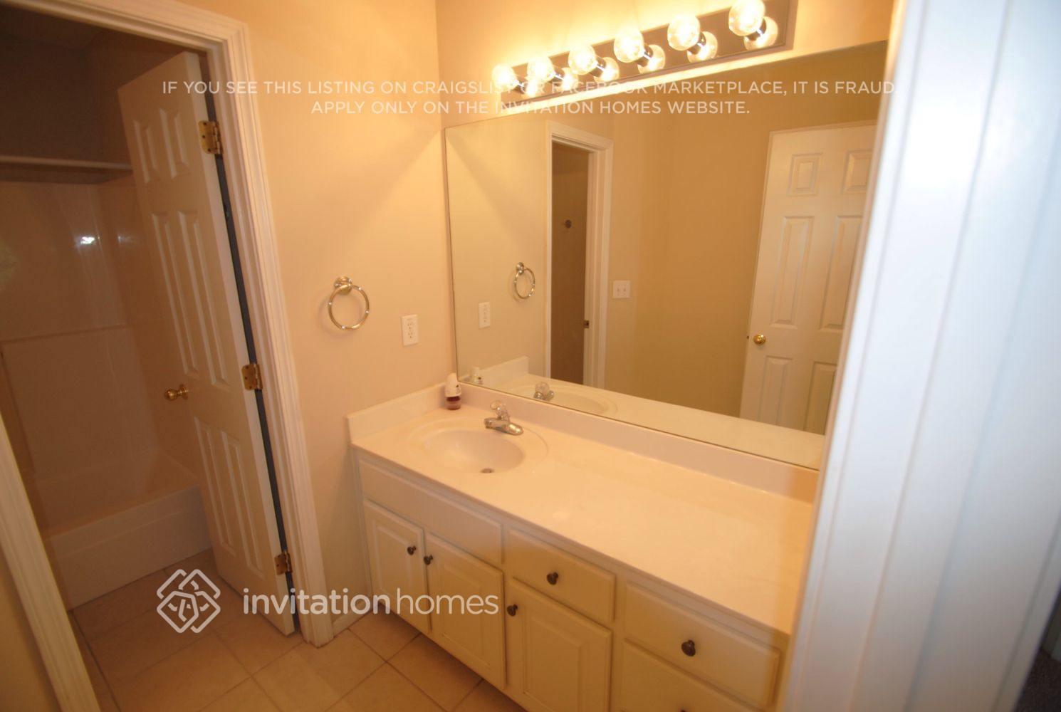 Building Photo - 1565 Woodpoint Way