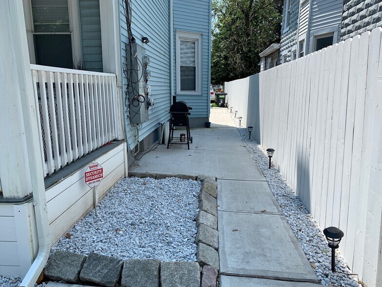 Side walkway - 537 Schiller Ave