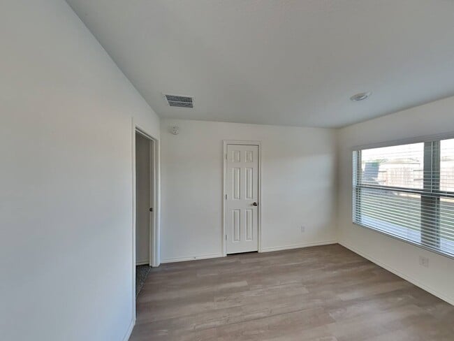 Building Photo - 18739 Faustina Way