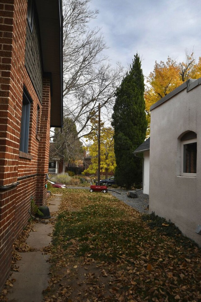 Building Photo - Wash Park Bungalow!