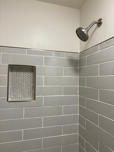 Building Photo - 14208 Greenview Dr