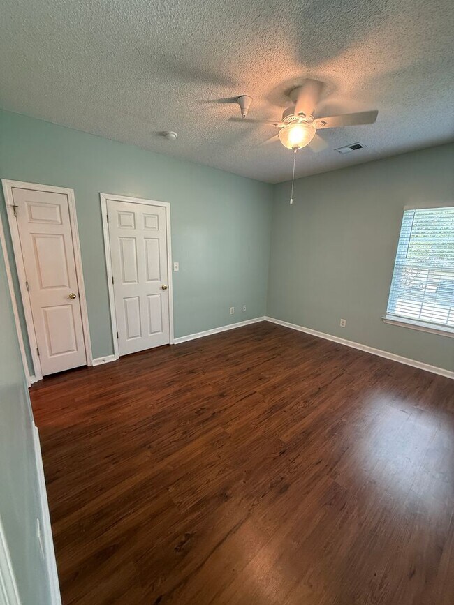 Building Photo - 9201 Walden Park Dr