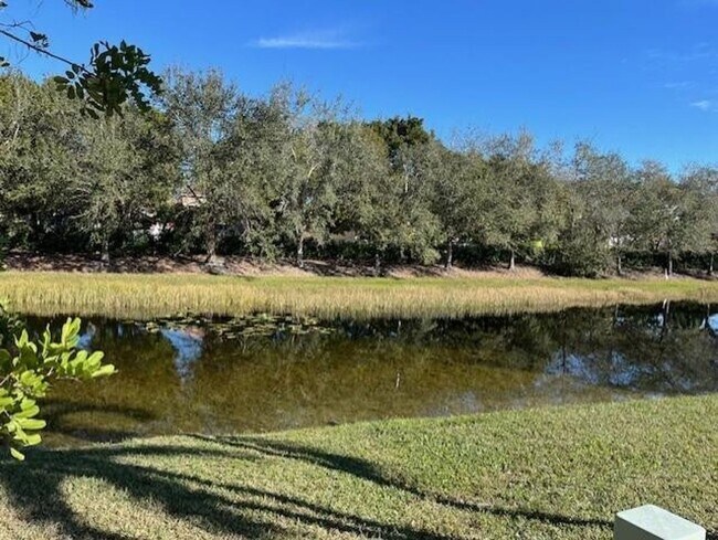 Building Photo - 517 Spinnaker