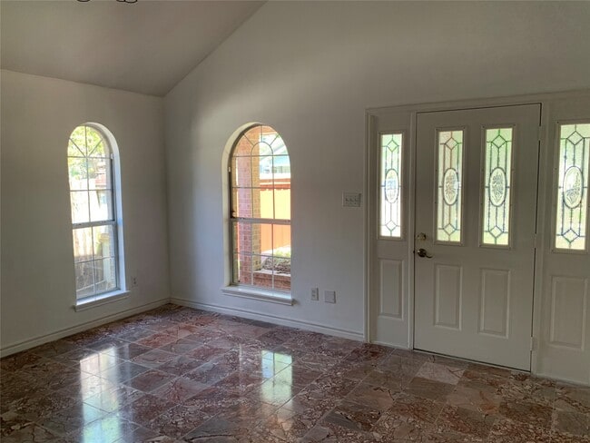 Building Photo - 4722 Woodside St