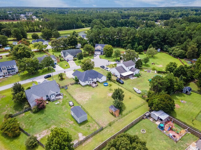 Building Photo - 202 Weeping Hollow Ct